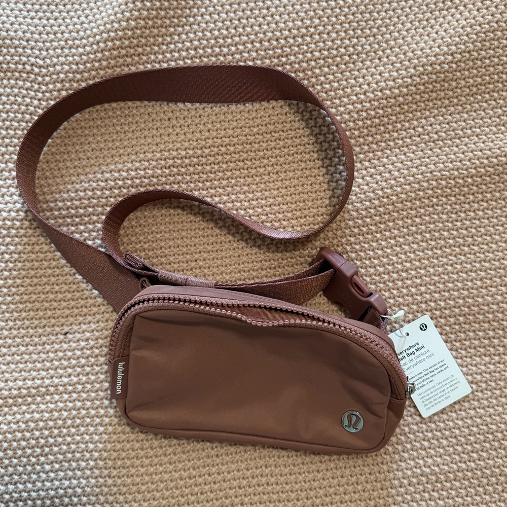NWT Lululemon Everywhere Belt Bag Mini